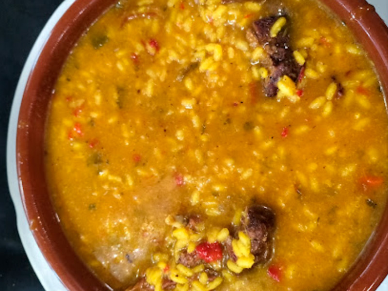 Casserole rice: delicious honeyed rice with duck meat and vegetables.